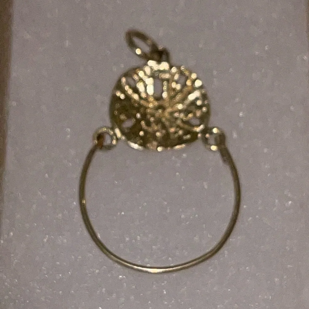 Vintage 14K Gold Sand dollar charm holder pendant - Picture 5 of 7